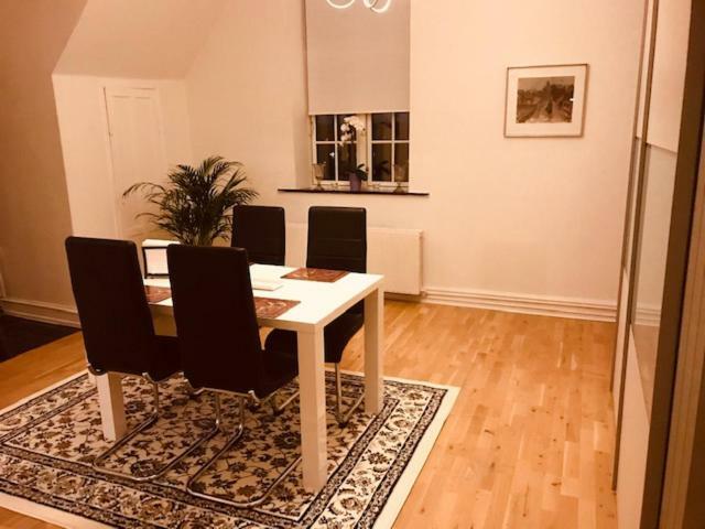 Centralt I Gentofte I 2 Plan, Ved S-Tog Og Busser Kültér fotó